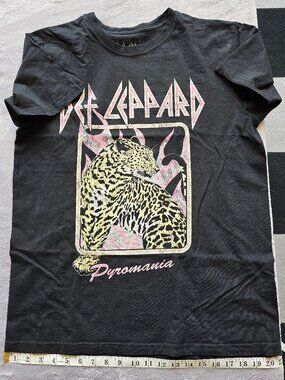 Def Leppard Pyromania Graphic Band Tee size Large
